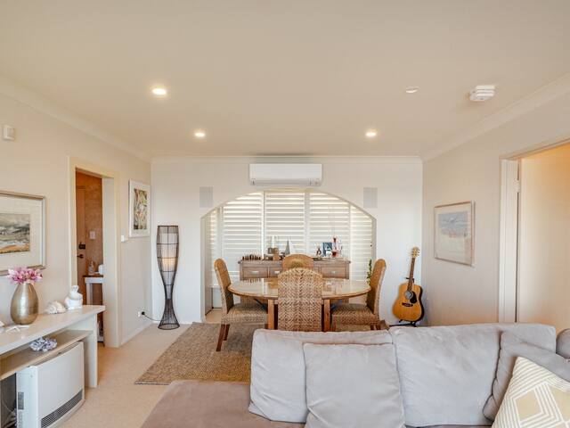 Stunning Sydney Beachfront Luxury Apartment gallery image 5