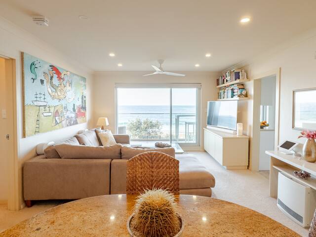 Stunning Sydney Beachfront Luxury Apartment gallery image 3