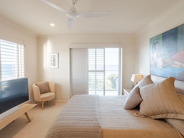 Stunning Sydney Beachfront Luxury Apartment gallery image 4