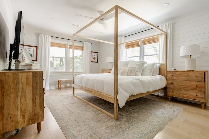 Charleston House with Private Pickleball Court!