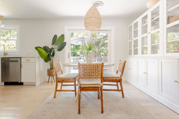Charleston House with Private Pickleball Court!