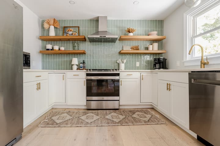 Charleston House with Private Pickleball Court!