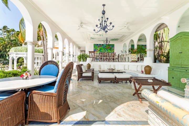 Villa Jade. Luxury Full Service Staff Villa - Acapulco