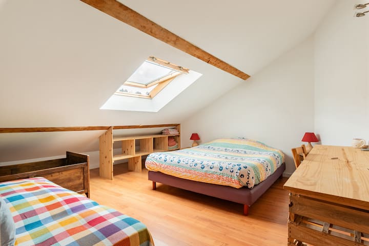 卧室2 -双人床+ 1张婴儿床