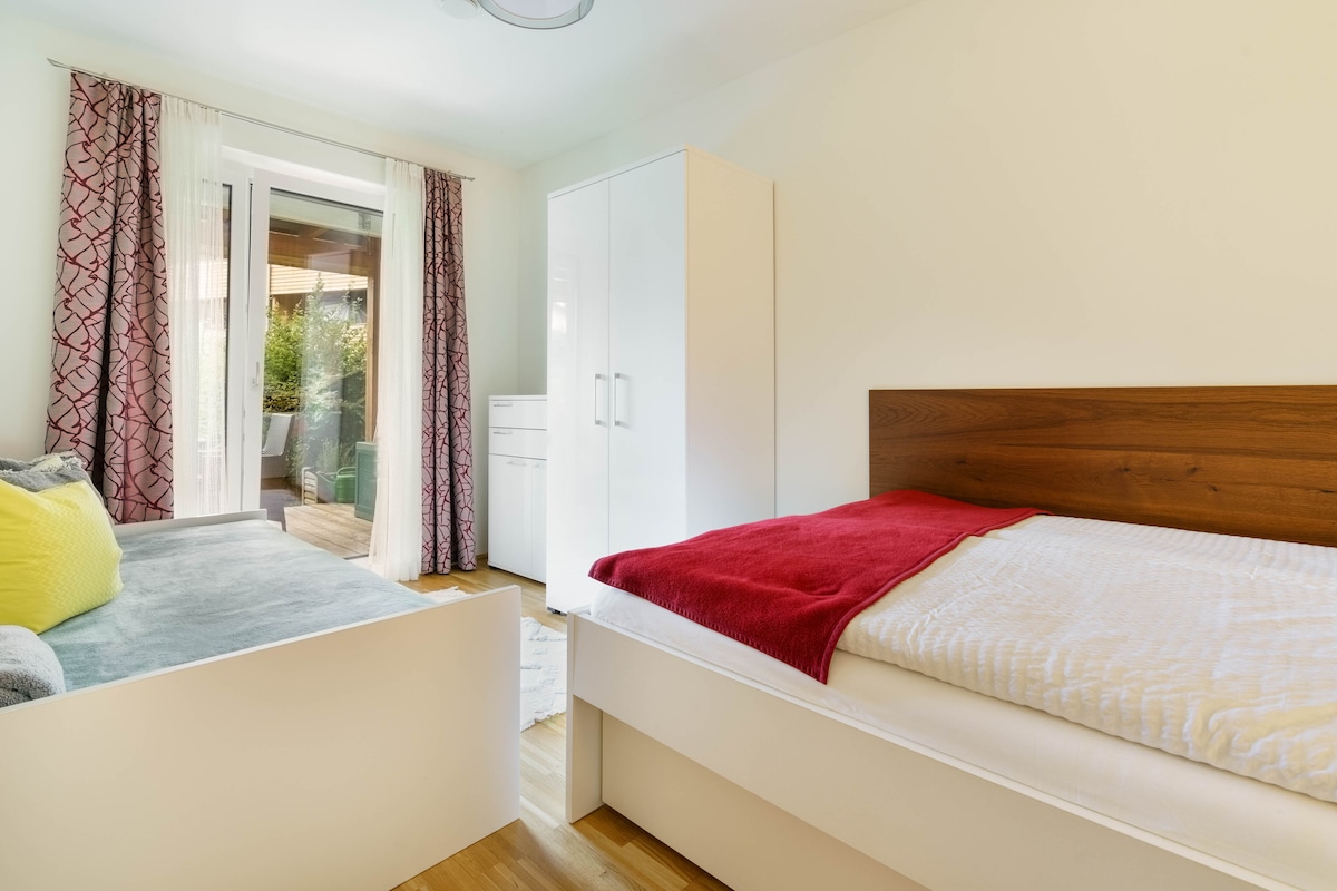 2nd bedroom with box and dresser.