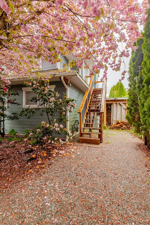 Clean Modern Suite in beautiful Brackendale