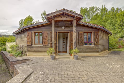 Beautiful studio in nature at the foot of Puycelsi