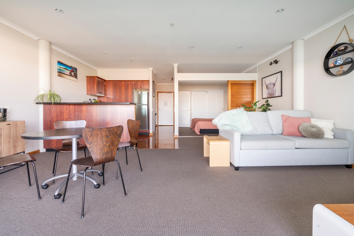 Popular Airbnb listing: Bella Vista in Auckland City Centre