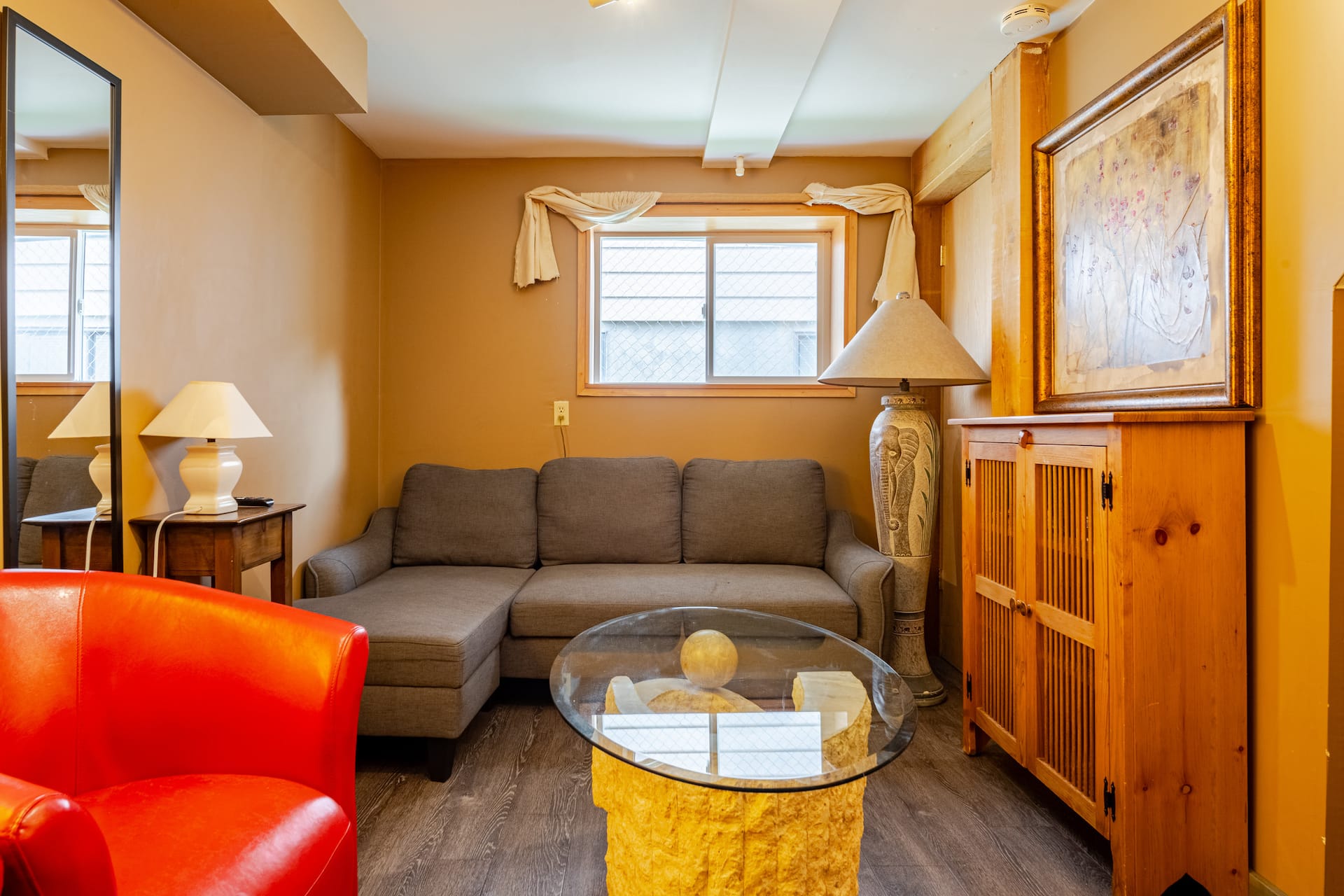 Downtown Banff! 2 bdrm suite 118 Beaver St. B&B