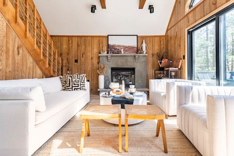 Cinderloch Chalet  -Modern Living in the Poconos !
