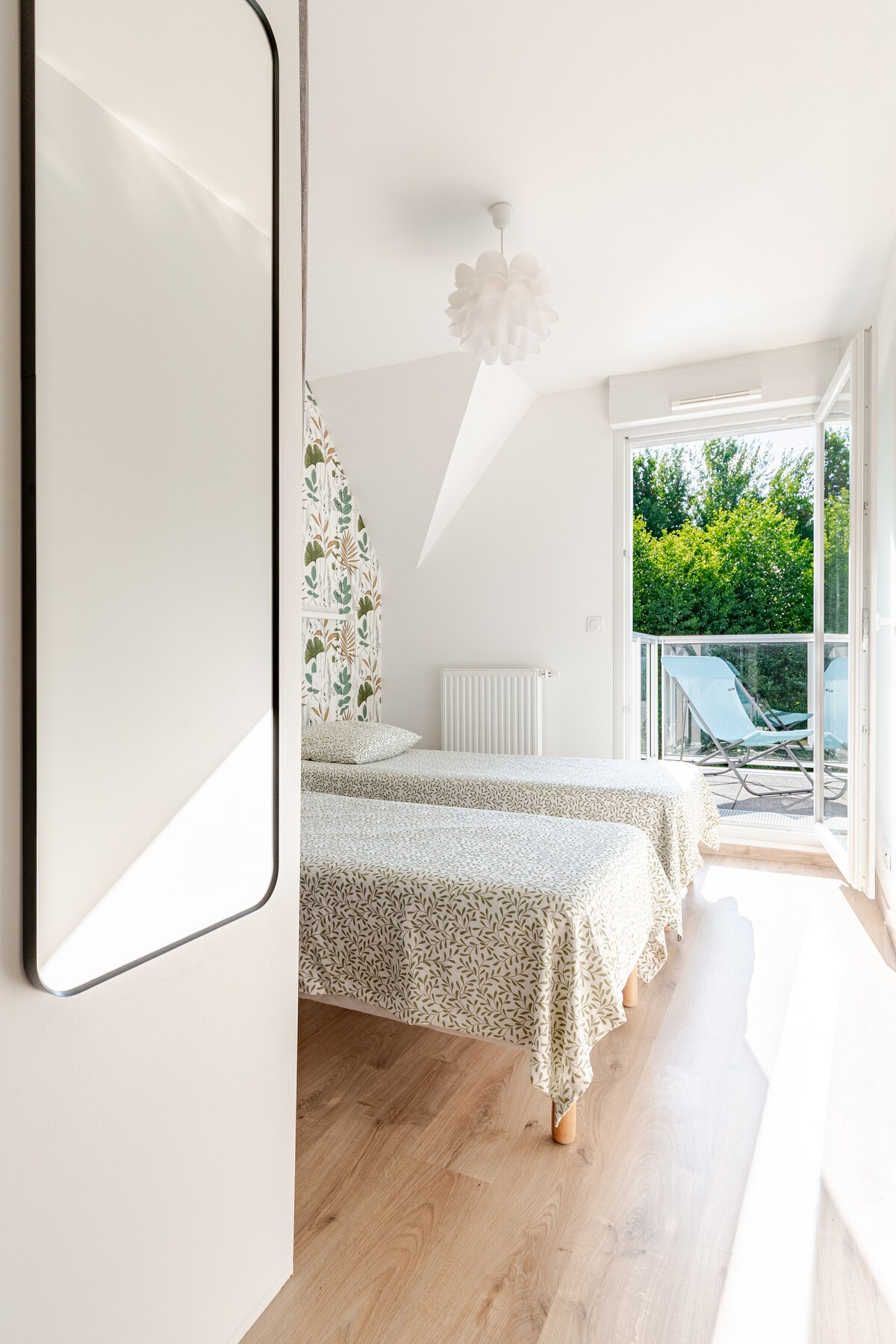 卧室配备大衣柜、1张双人床（160 x 200厘米）或可分为2张单人床（80 x 200厘米）
双人床和单人床，任您选择。
 提供一次性床垫。