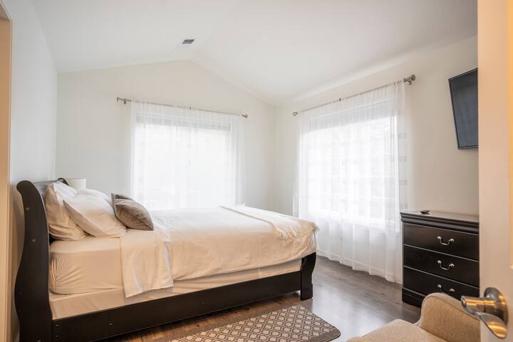 Smart Home, 2100 SF, Close to I-5, Large Yard gallery image 5