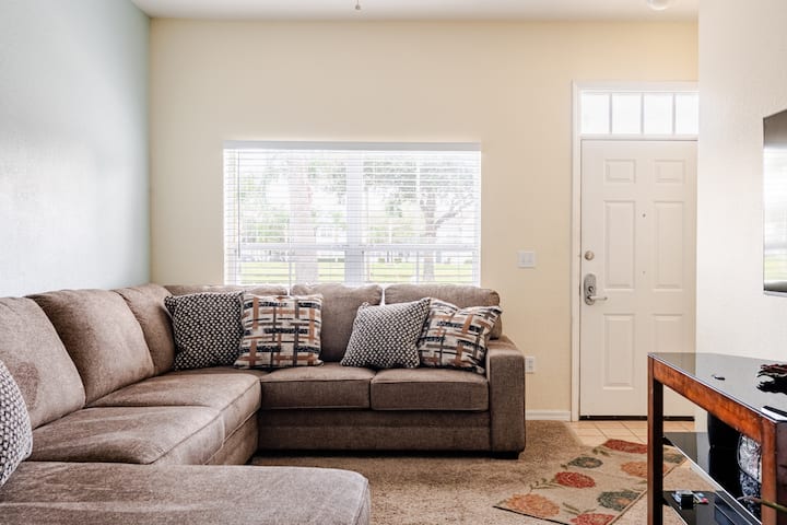 Lakefront Resort Home By Disneyworld In Kissimmee - Kissimmee, FL