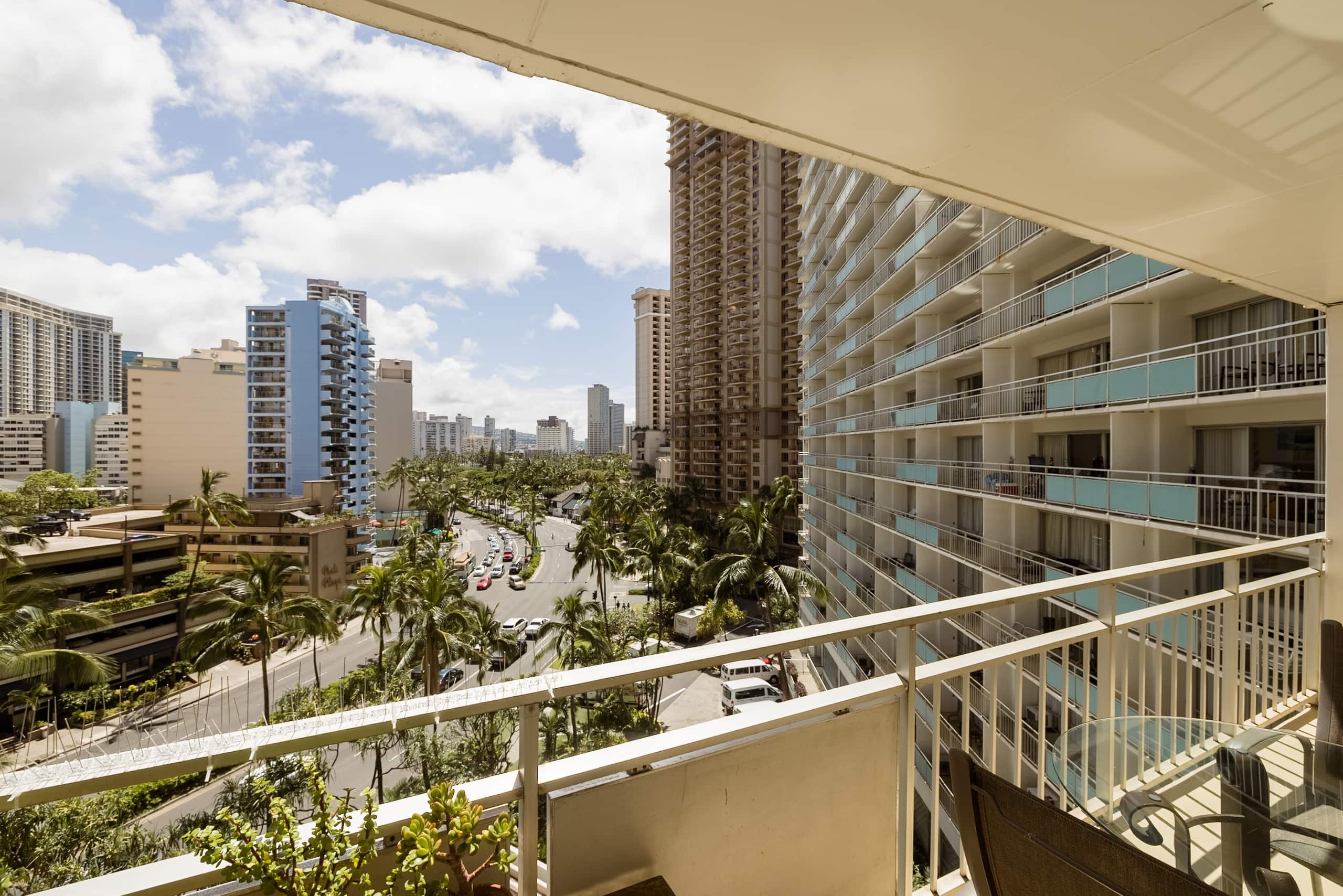 Condo in Honolulu · ★4.9 · 1 bedroom · 3 beds · 1 private bath - Image 15