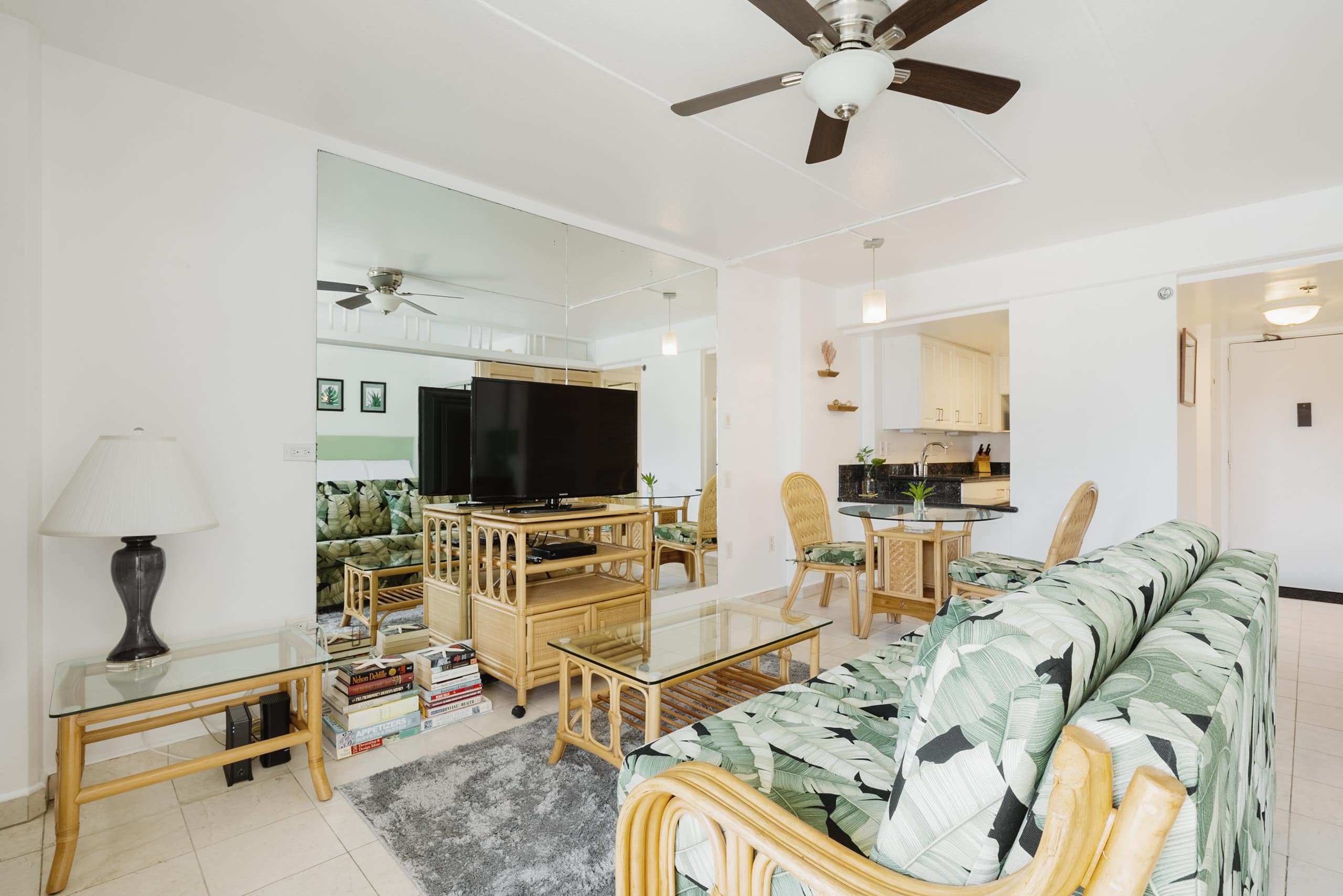 Condo in Honolulu · ★4.9 · 1 bedroom · 3 beds · 1 private bath - Image 3