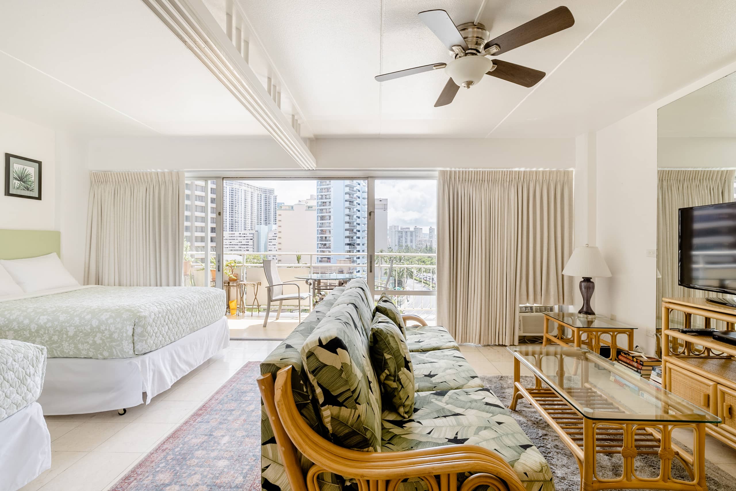Condo in Honolulu · ★4.9 · 1 bedroom · 3 beds · 1 private bath - Image 14