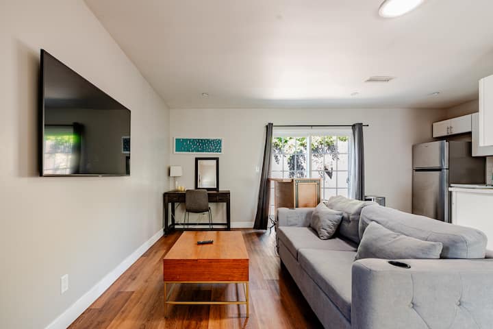 2 Br Private Guesthouse | Patio+pool | Wash+dry - Los Angeles