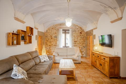 Empordà: charming stone in Corçà