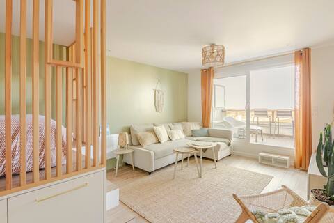 Beach apartment on foot with exceptional views