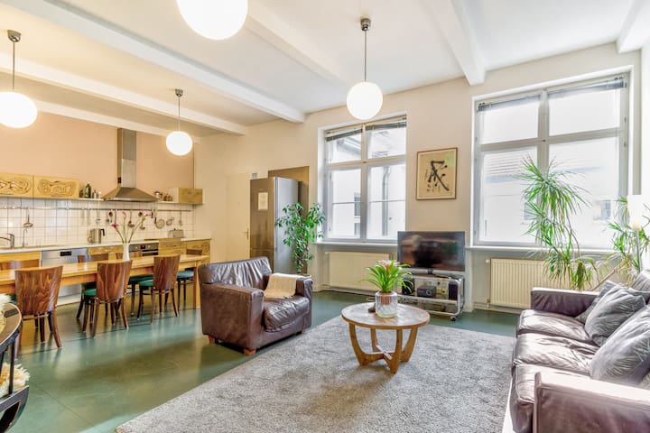 Soak up the Unique Vibe of an Expansive Artist’s Loft