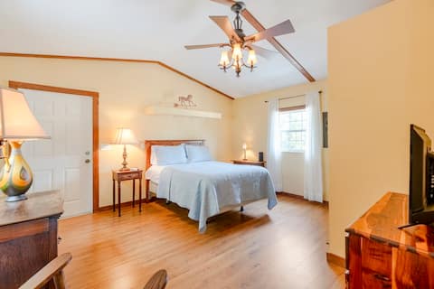 Bunkhouse Overlooking 10 Acre Horse Farm