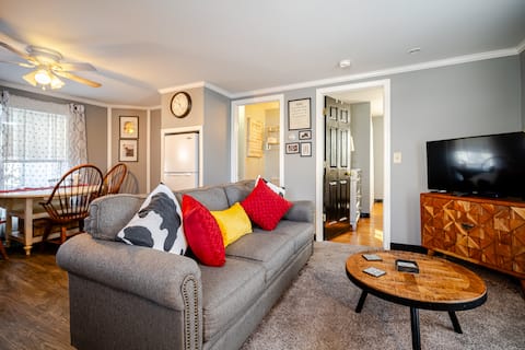 1-BR Queen Bed, Fast Wi-Fi, C5