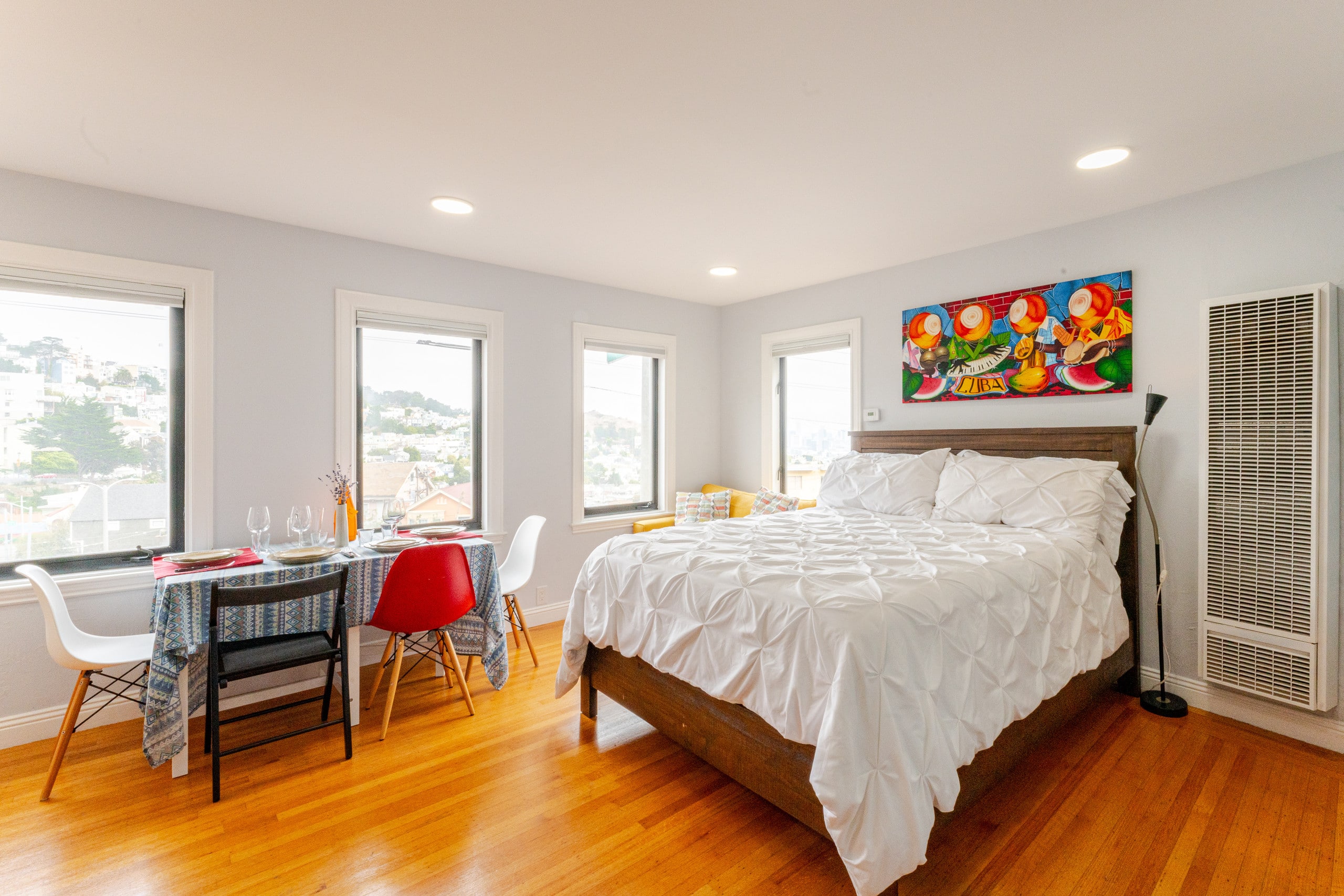 Home in San Francisco · ★4.92 · 1 bedroom · 3 beds · 1 bath - Image 7