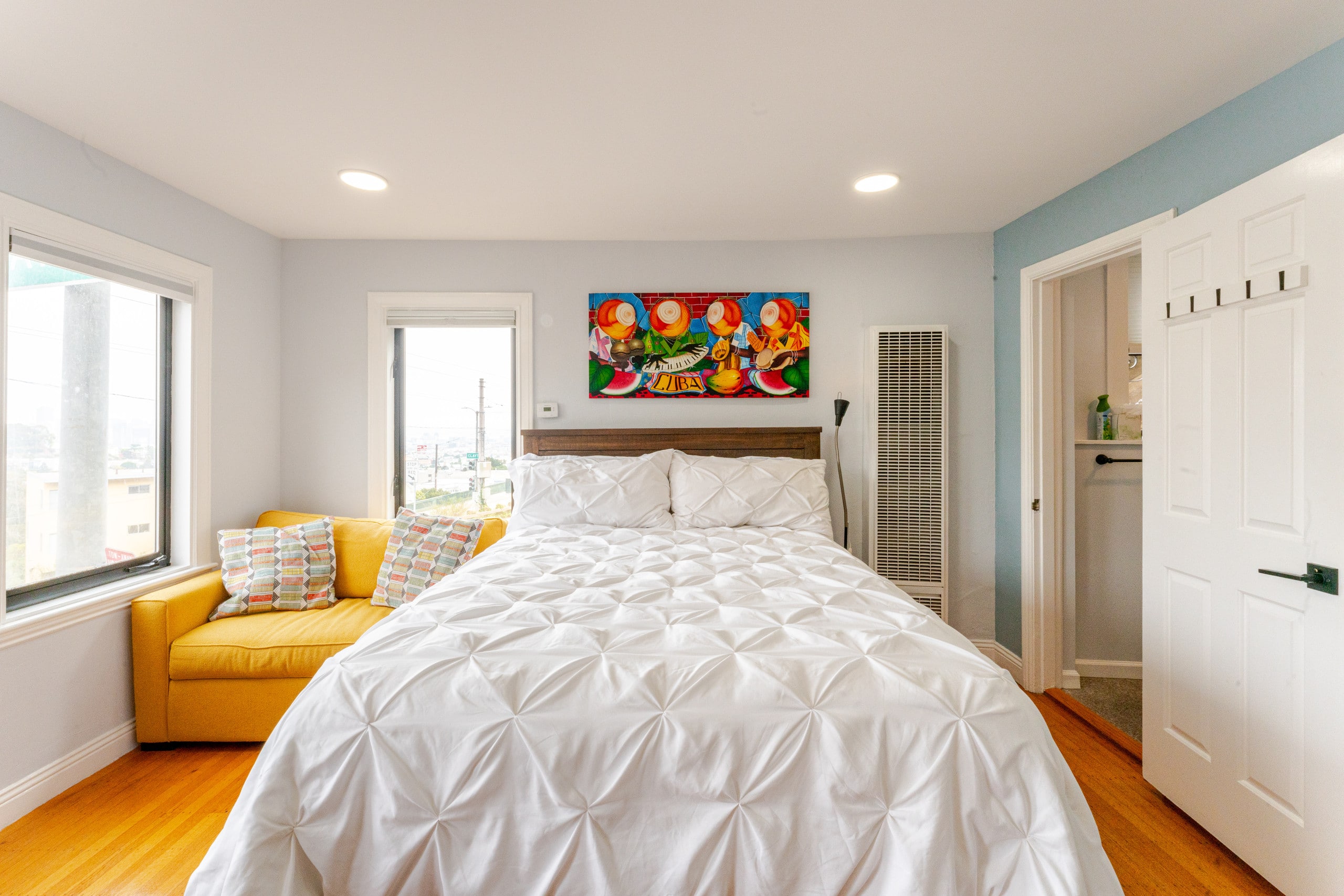 Home in San Francisco · ★4.92 · 1 bedroom · 3 beds · 1 bath - Image 6