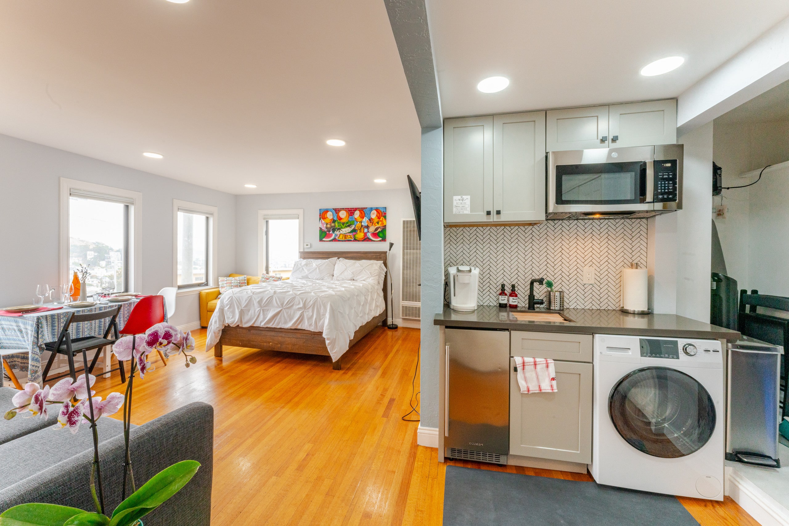 Home in San Francisco · ★4.92 · 1 bedroom · 3 beds · 1 bath - Image 8