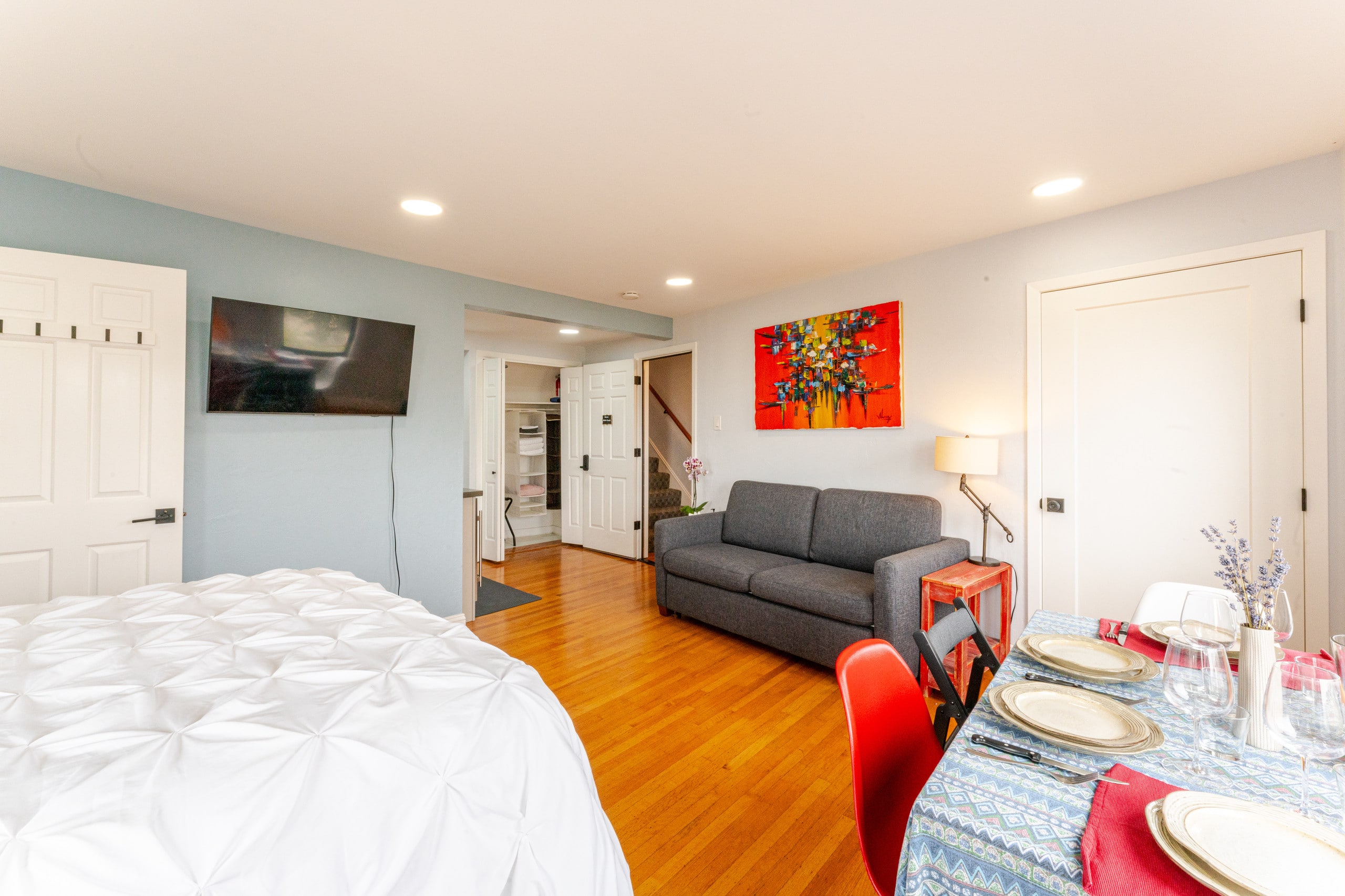 Home in San Francisco · ★4.92 · 1 bedroom · 3 beds · 1 bath - Image 11