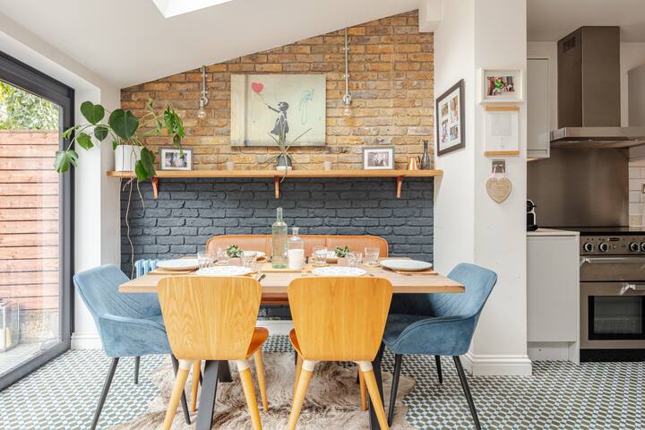 Quaint Victorian Terrace House by the River Thames gallery image 5