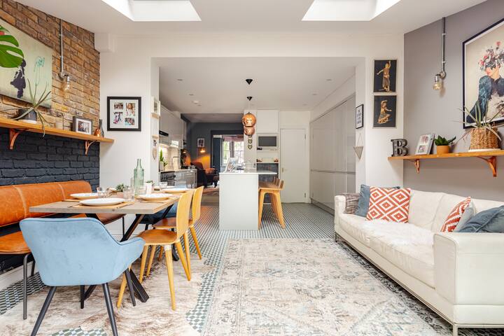 Quaint Victorian Terrace House by the River Thames gallery image 4