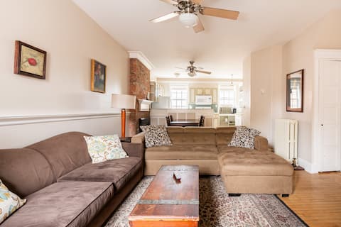 Successful Airbnb property: Spacious Historic 3BR/1.5BA Troy Washington Park in Troy