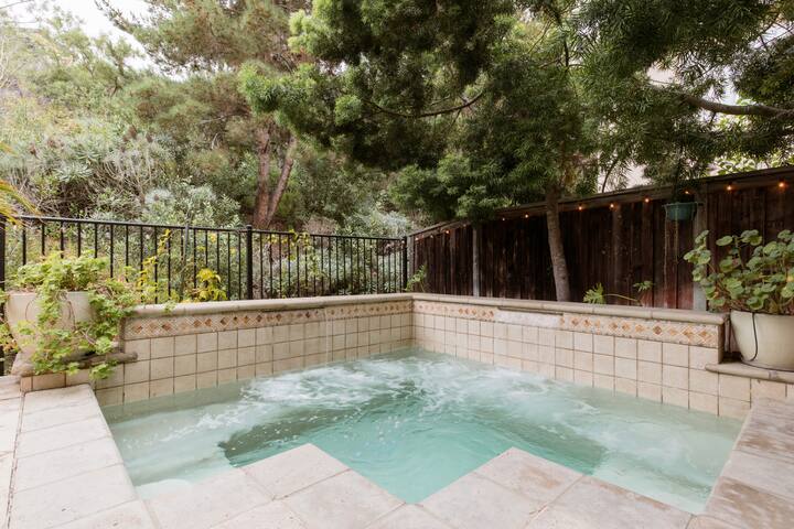 Luxury Beach Home with Hot Tub gallery image 4