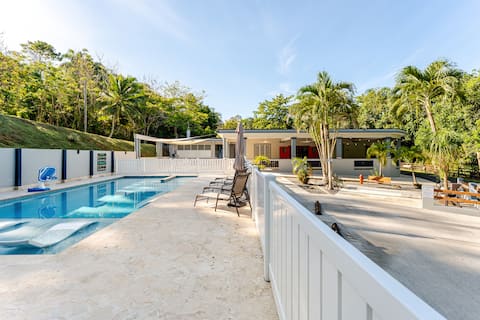 Luxe 4BR Retreat + Pool on Rincón River