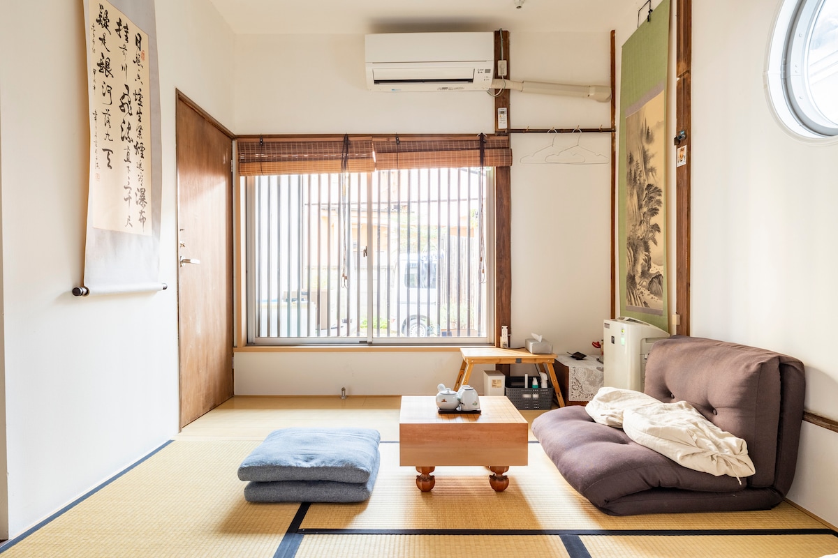 tatami　everyone time traveler 2340inn: Art Gallery-like Traditional Japanese Tatami Room (6.5