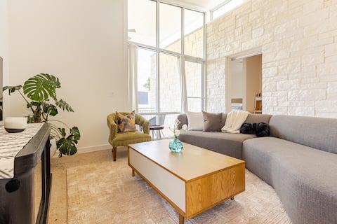 Popular Airbnb listing: Modern Austin home with a view in Rogers Hill