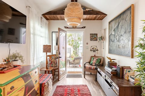 Top Airbnb: LOFT: Detached Cottage with Patio in Mid City:Normal Heights