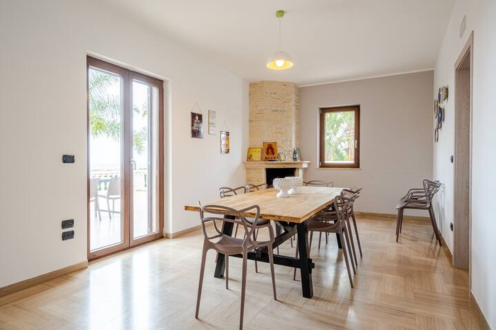 Massaroom: Villa strepitosa con vista mare gallery image 3