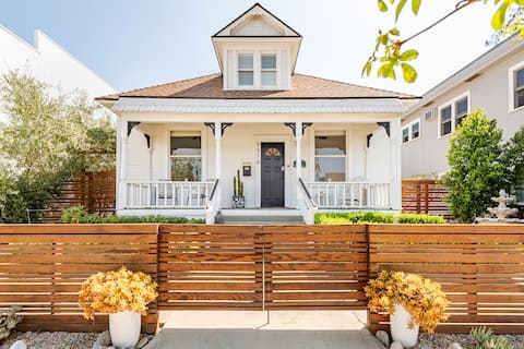 A chic historic home near restaurants and hiking