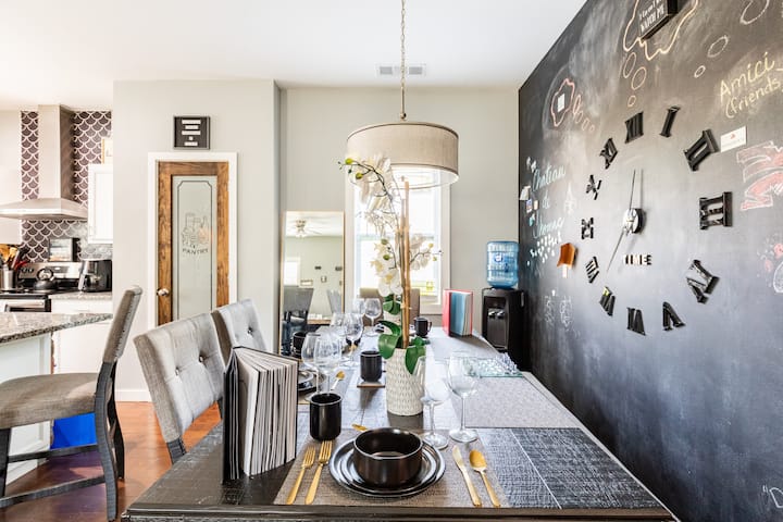 In The City, Amazing Experience 3 Bedroom 2.5 Bath - Buckhead, GA