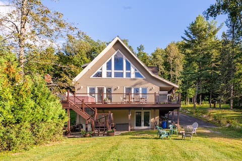 Priv Beach Lakeside Bliss: Family Fun Firepit WiFi