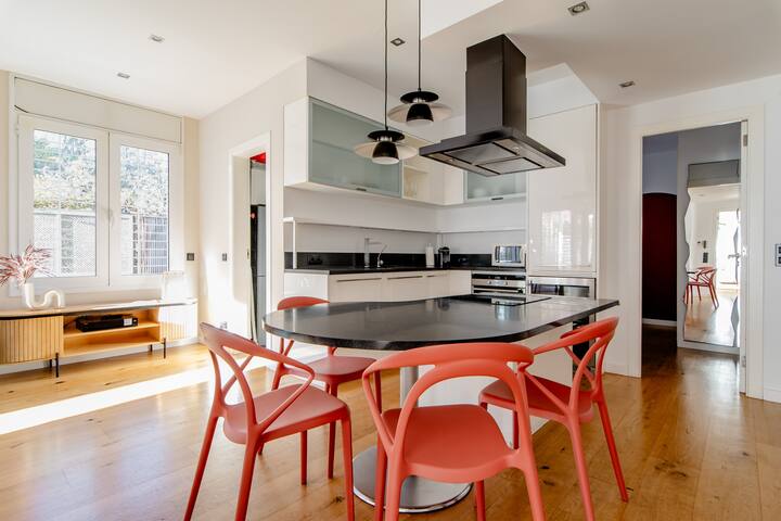 Luxury beach apt, private terrace! gallery image 5