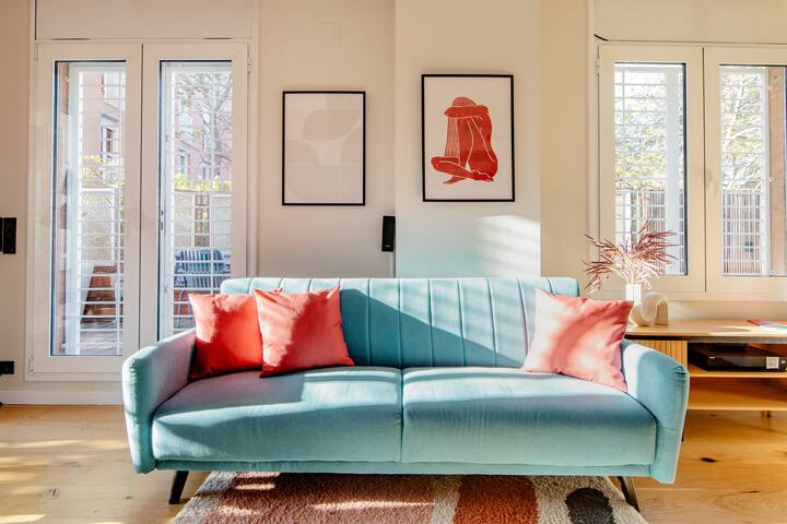 Luxury beach apt, private terrace! gallery image 2