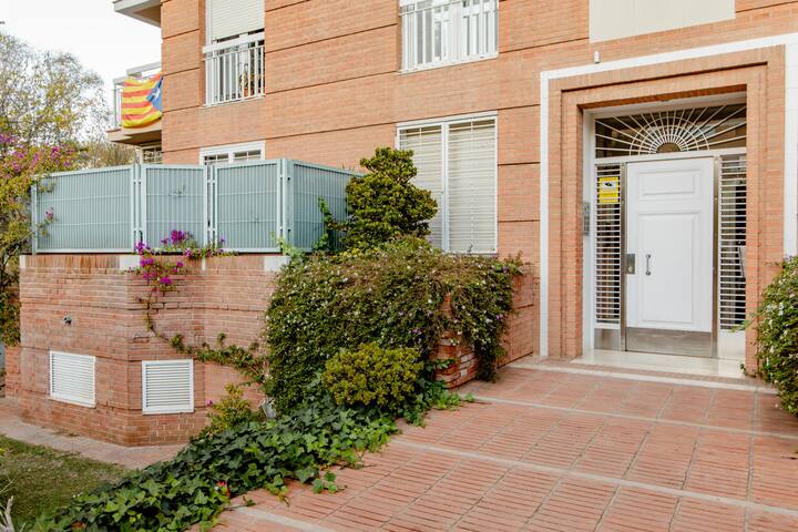 Luxury beach apt, private terrace! gallery image 3