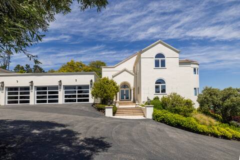 Palatial Estate - Vineyards, Views & Indoor Pool