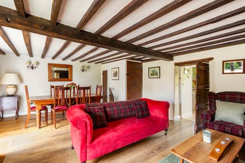 Successful Airbnb property: Stunning Cottage in the Cotswolds in Oxfordshire
