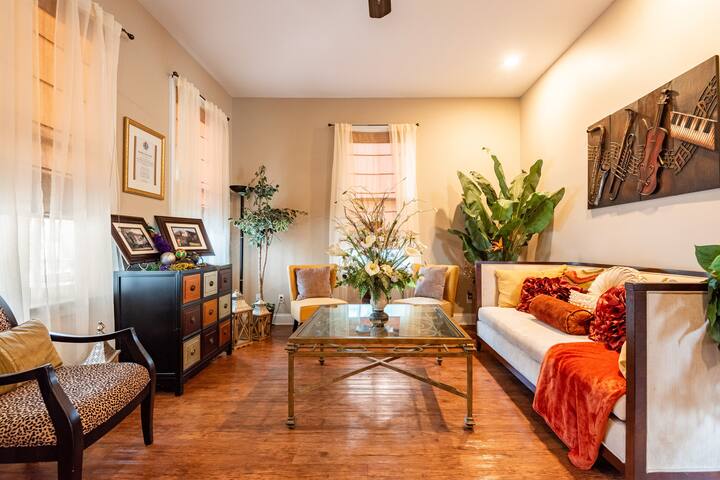 Luxury 4BR| Walk to Magazine St & Streetcar (Down) gallery image 3