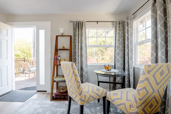 Private Bird's Eye View Apartment - Cambria, CA