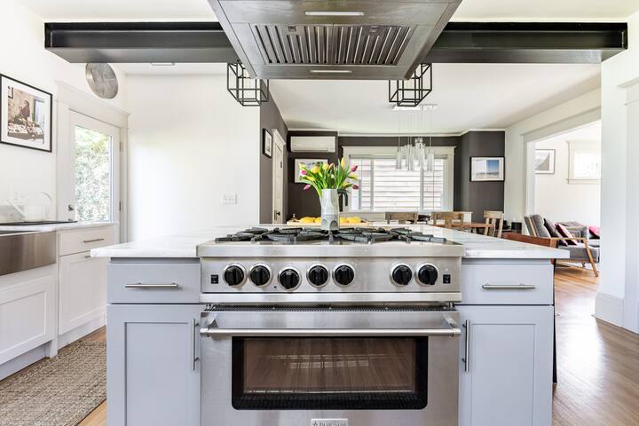 Boutique Lux Design, Private Patio, City Central gallery image 2